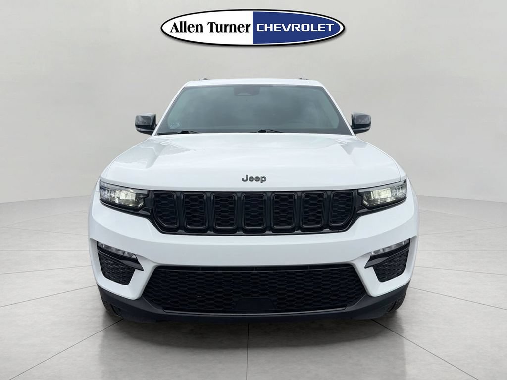 Used 2023 Jeep Grand Cherokee Limited w/ Black Appearance Package AWD/4WD image 2