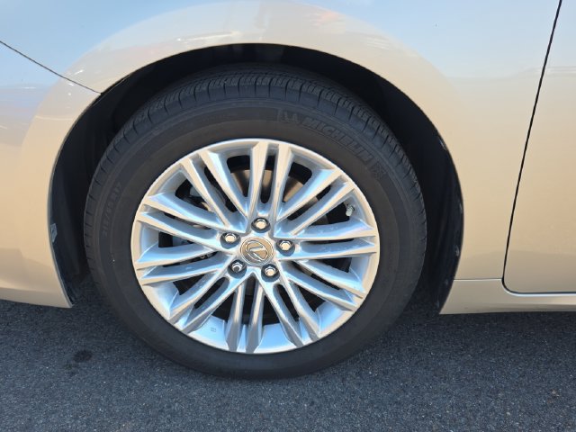 Used 2015 Lexus ES 350 w/ Luxury Package FWD image 9