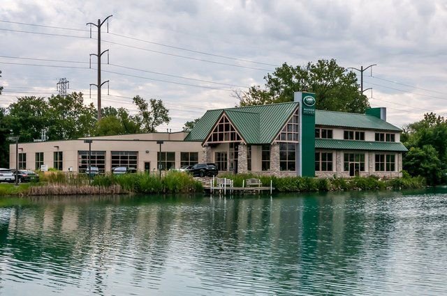 Certified 2025 Land Rover Defender 90 X-Dynamic SE image 27