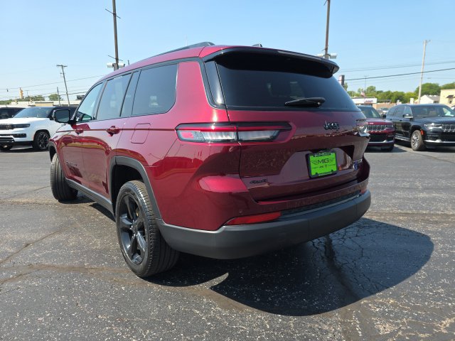 Used 2024 Jeep Grand Cherokee L Limited w/ Black Appearance Package AWD/4WD image 5