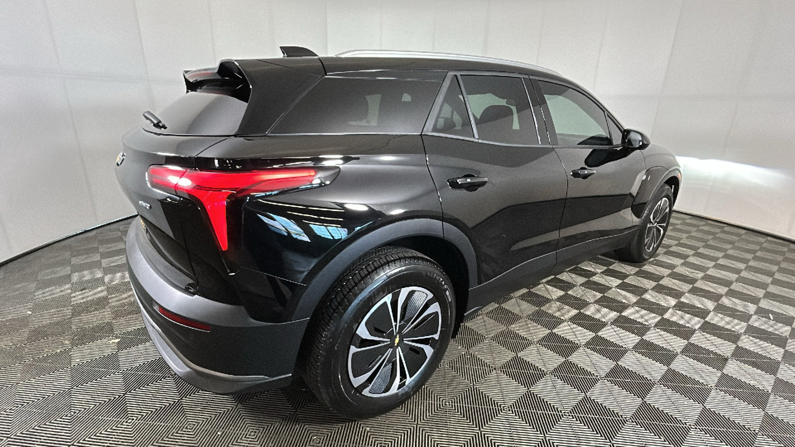 Used 2024 Chevrolet Blazer EV LT AWD/4WD image 3