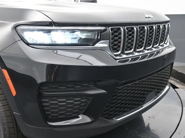 Used 2024 Jeep Grand Cherokee Laredo X AWD/4WD image 28