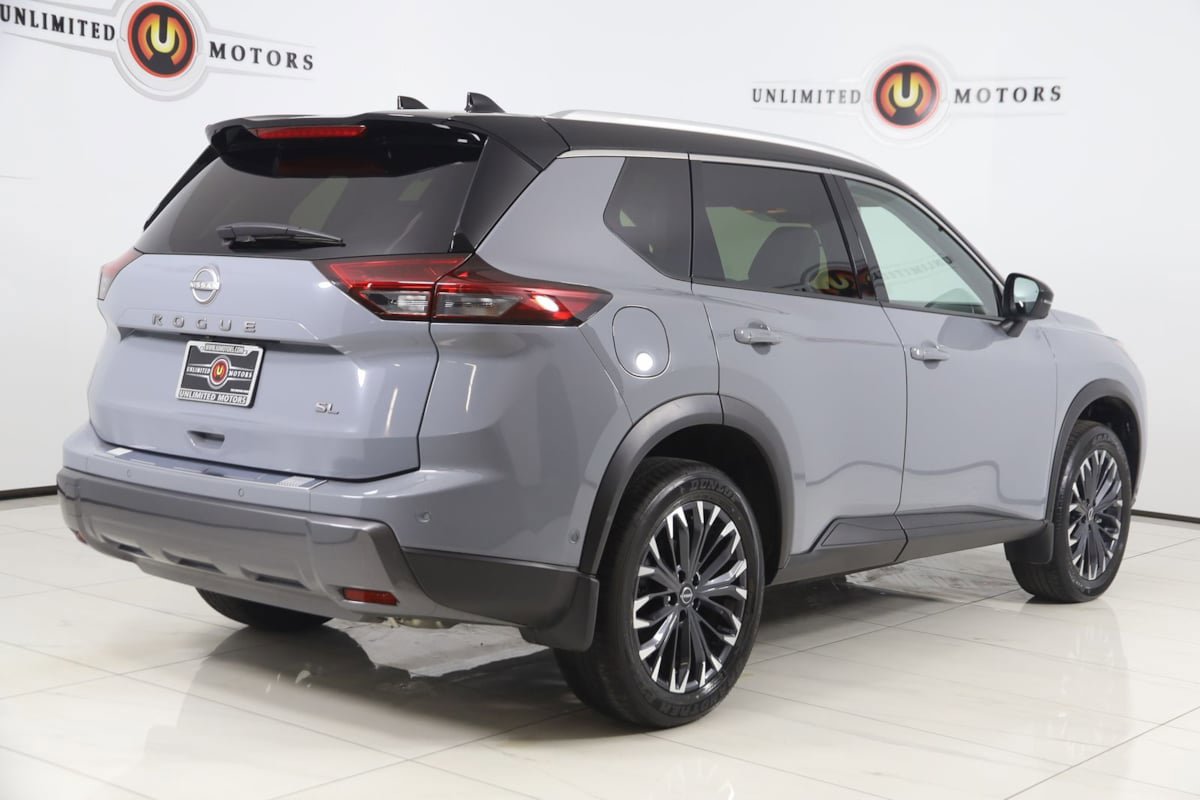 Used 2025 Nissan Rogue SL w/ Tech Package FWD image 3