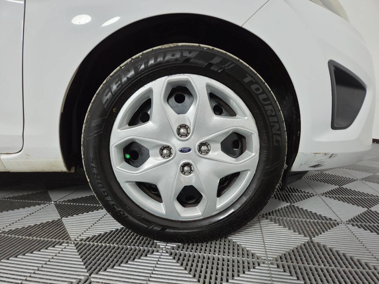 Used 2012 Ford Fiesta SE w/ Super Fuel Economy Pkg FWD image 9