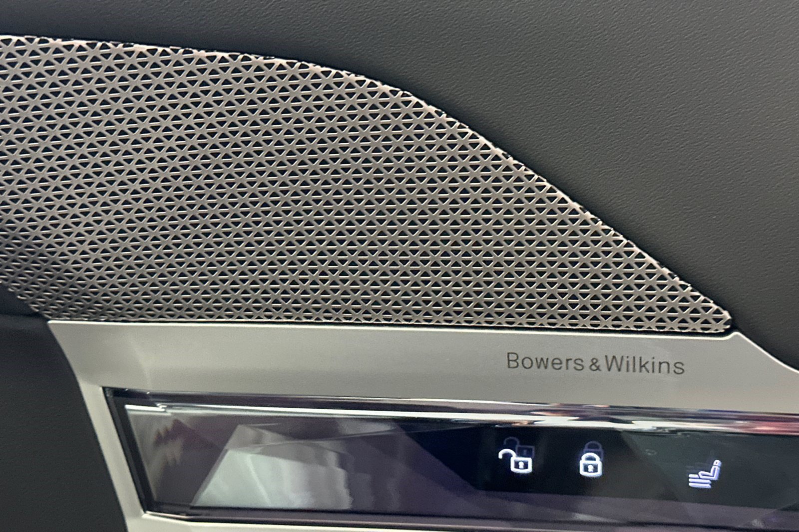 Certified 2023 BMW 740i RWD image 30