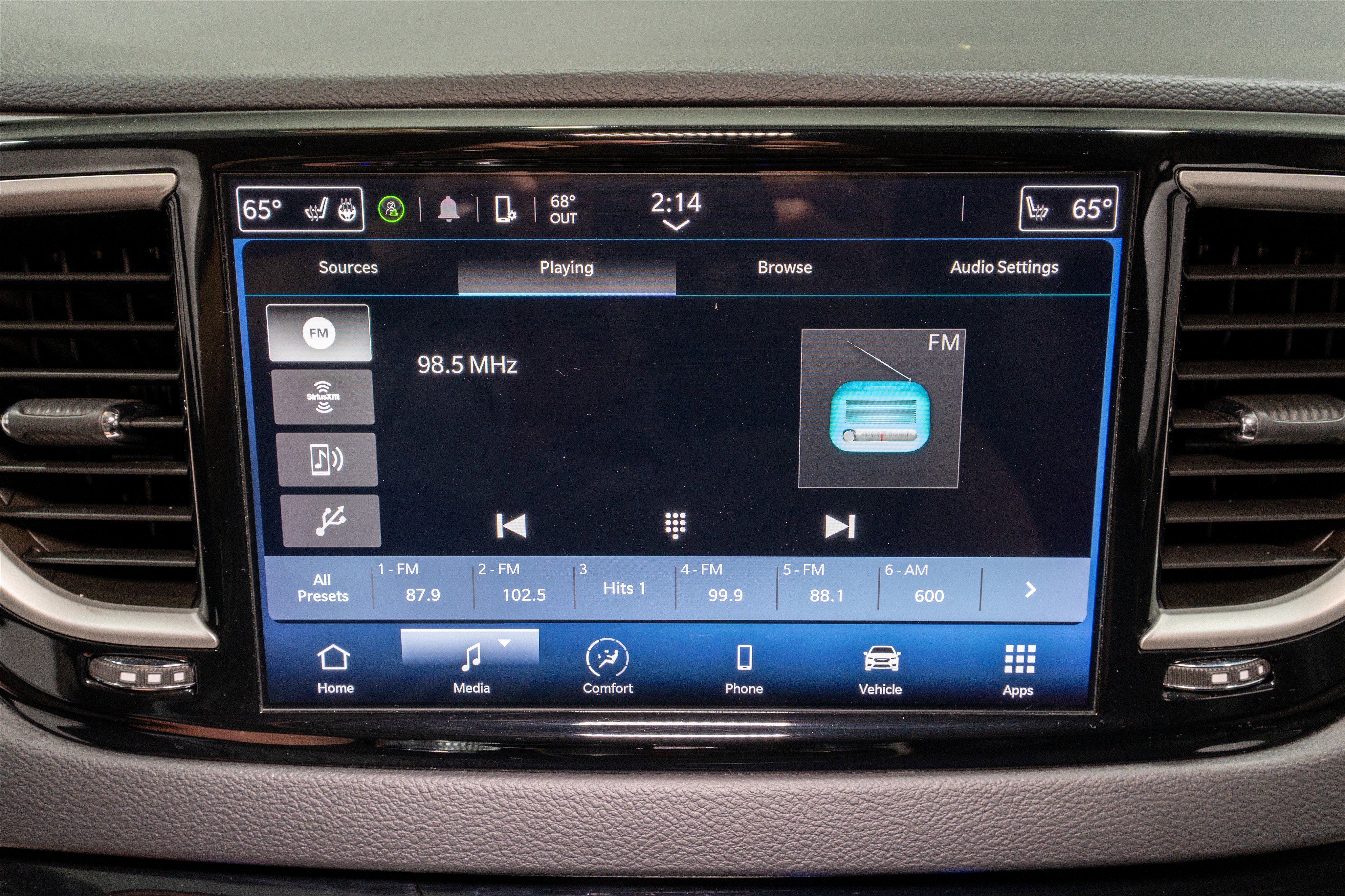 Used 2024 Chrysler Pacifica Touring-L image 18