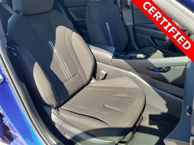 Certified 2025 Hyundai Elantra Sport image 17