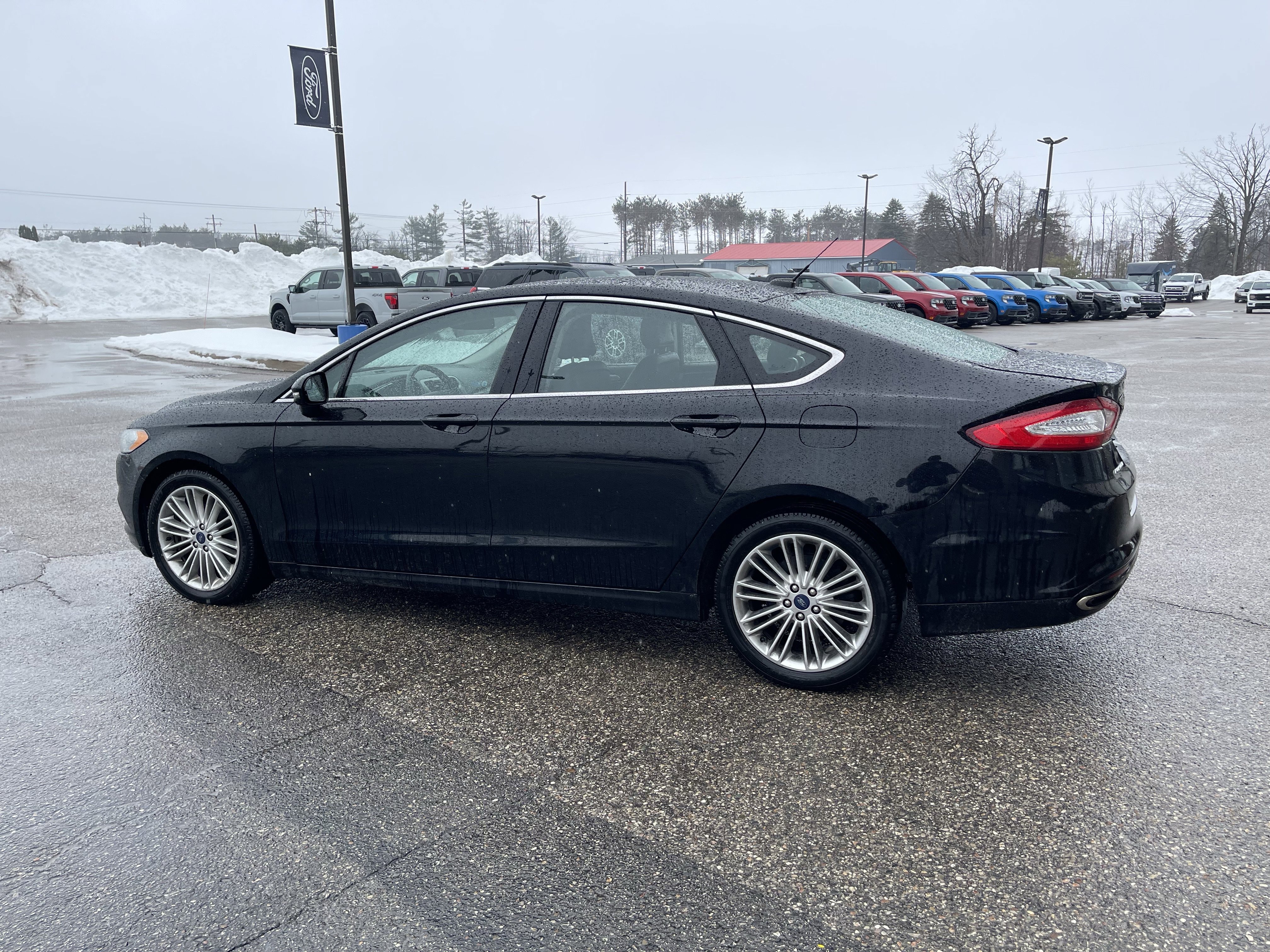 Used 2016 Ford Fusion SE w/ Equipment Group 202A image 6