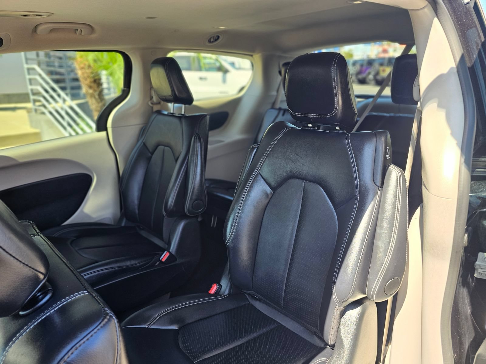 Used 2024 Chrysler Pacifica Limited FWD image 26