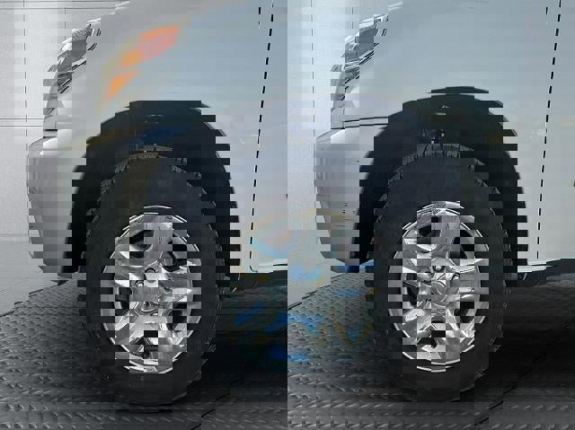 Used 2004 Toyota RAV4 4d SUV FWD AT image 23