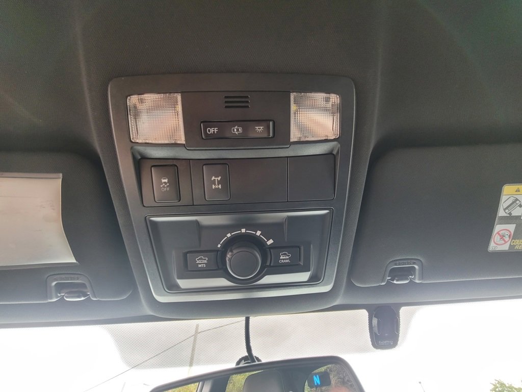 Used 2017 Toyota Tacoma TRD Off-Road image 16