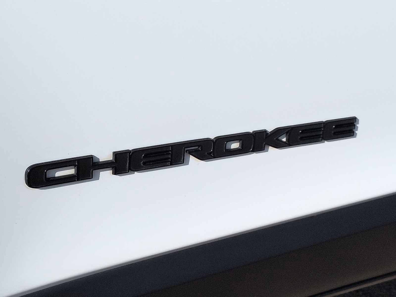 Used 2023 Jeep Cherokee Altitude Lux image 13