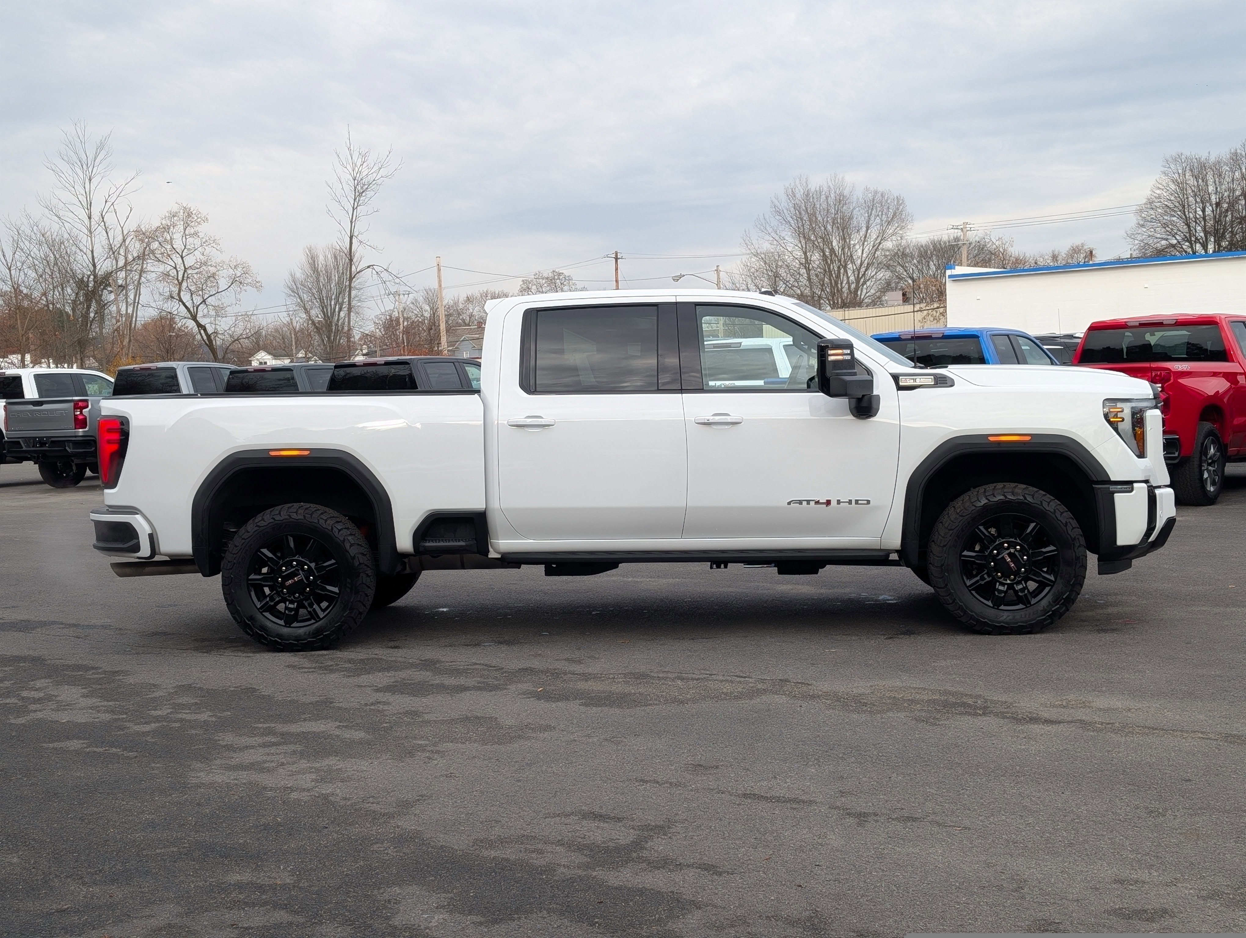 Used 2025 GMC Sierra 2500 AT4 w/ AT4 Premium Plus Package image 9