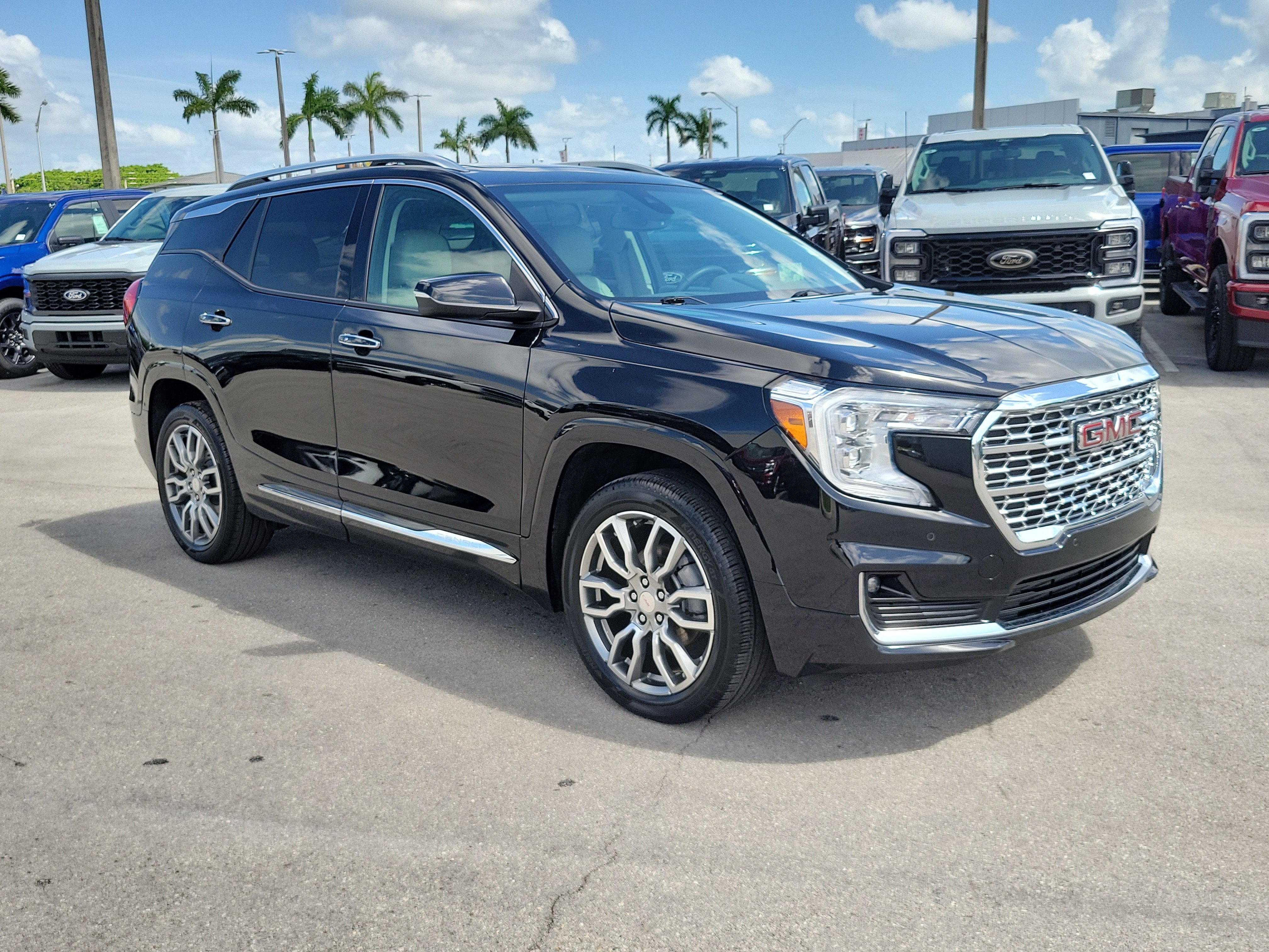Used 2023 GMC Terrain Denali AWD/4WD image 3