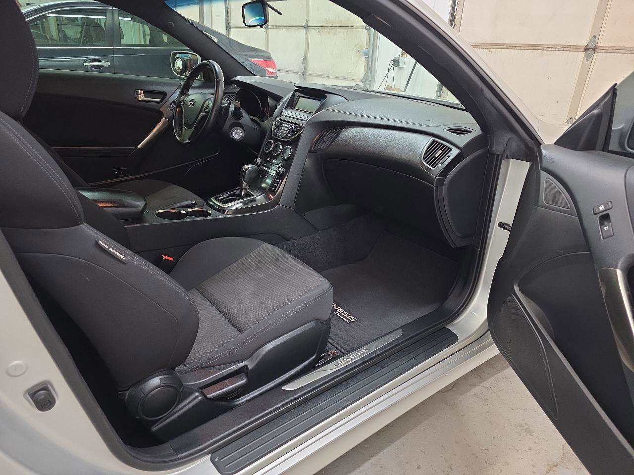 Used 2013 Hyundai Genesis 2.0T image 31