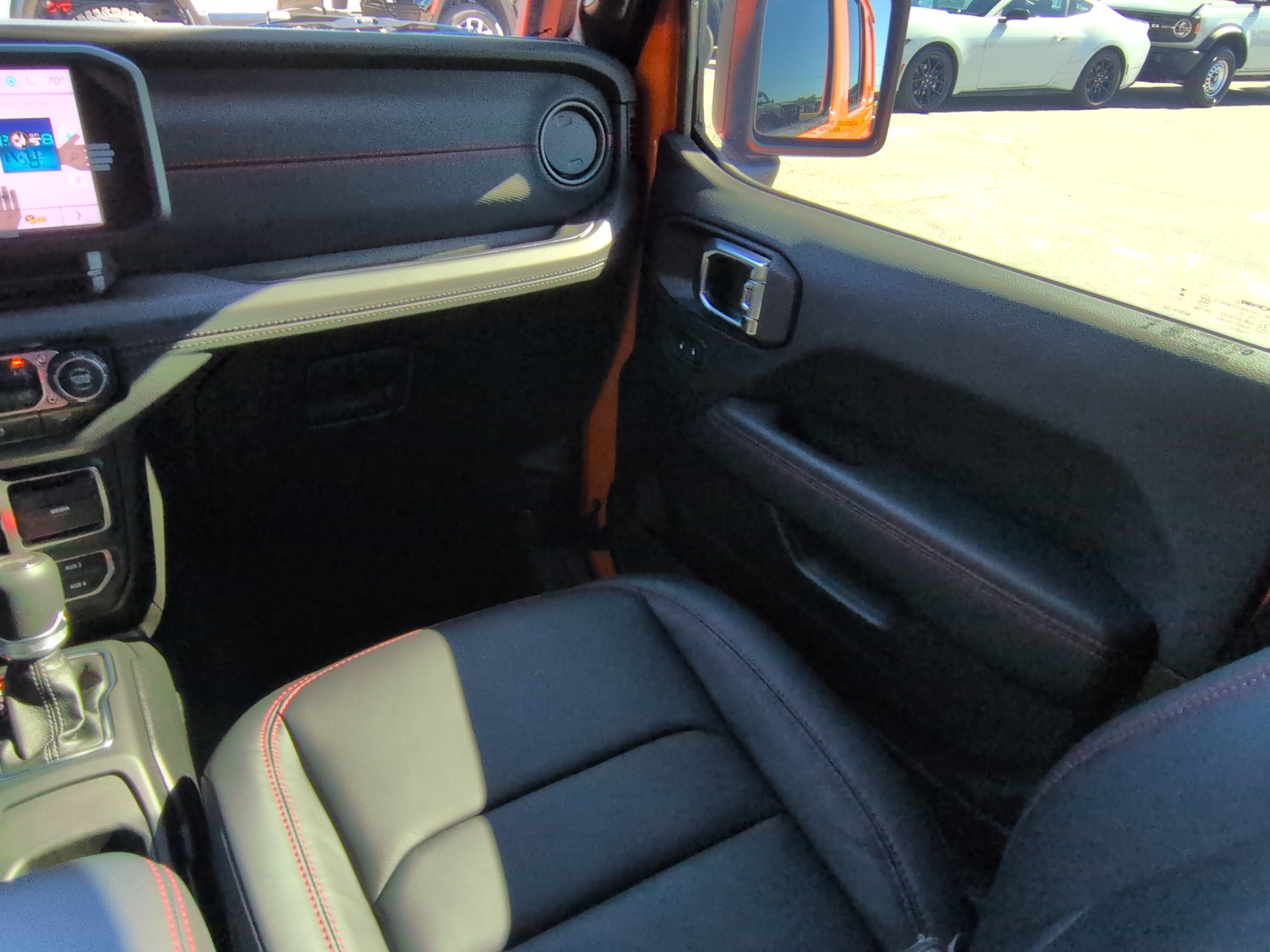 Used 2025 Jeep Wrangler Unlimited Rubicon AWD/4WD image 15