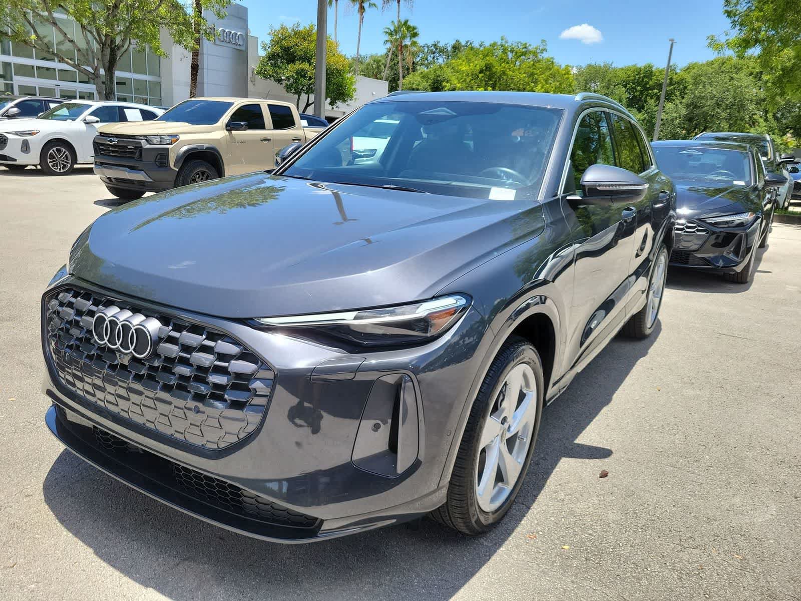 Used 2025 Audi Q5 Premium Plus w/ Premium Plus AWD/4WD image 4