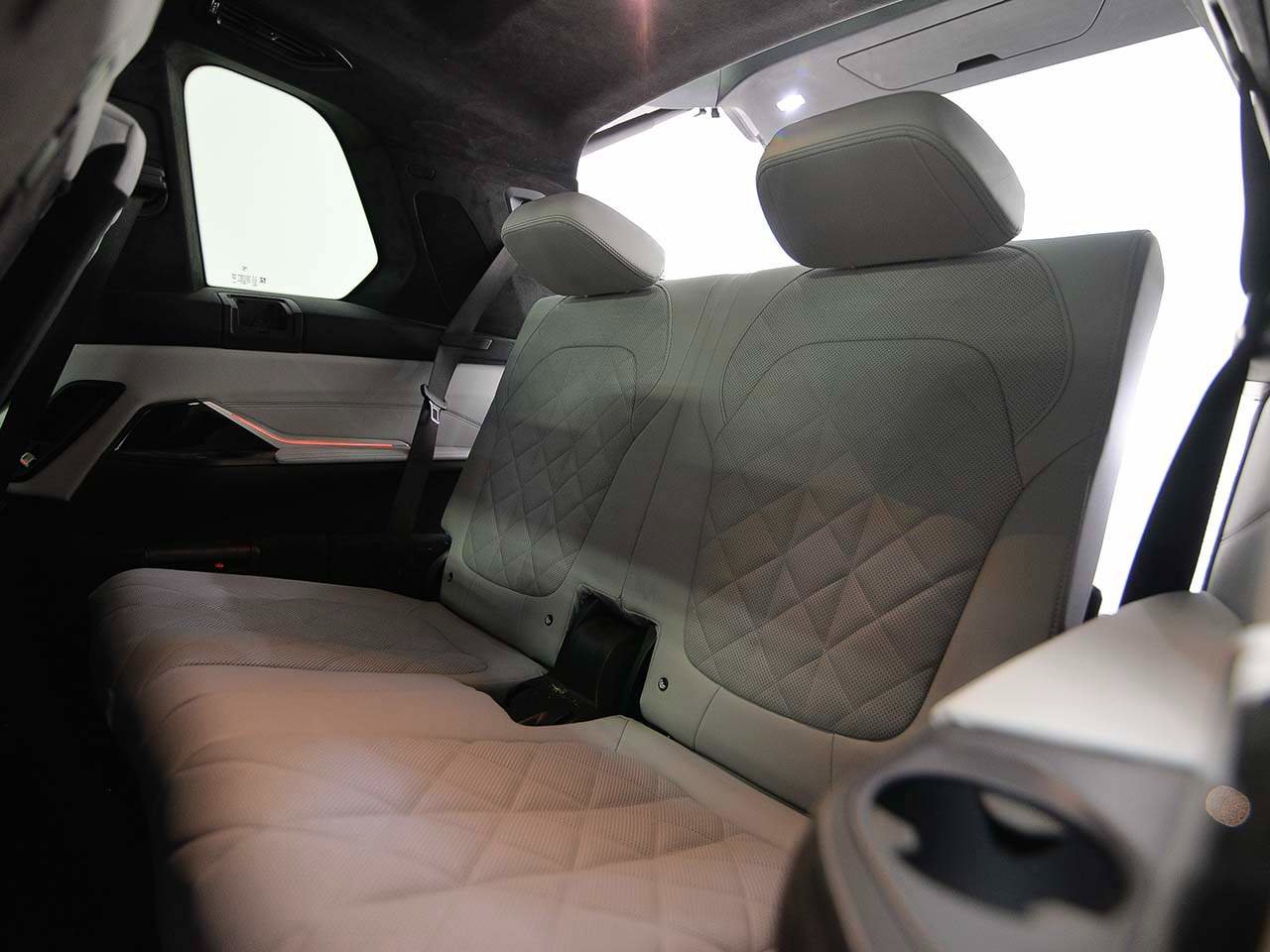 Certified 2024 BMW X7 xDrive40i w/ M Sport Package image 12