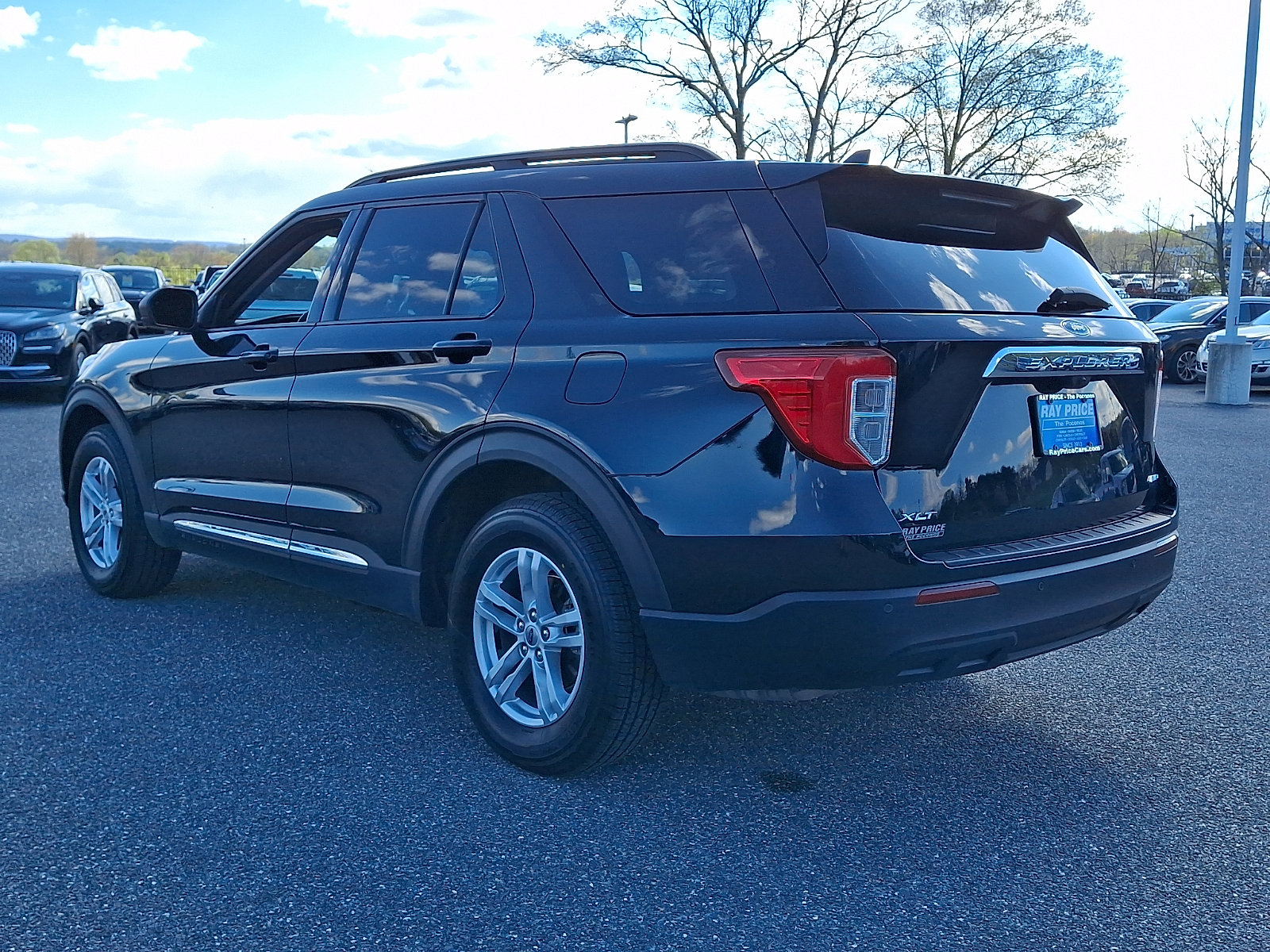 Used 2023 Ford Explorer XLT AWD/4WD image 4