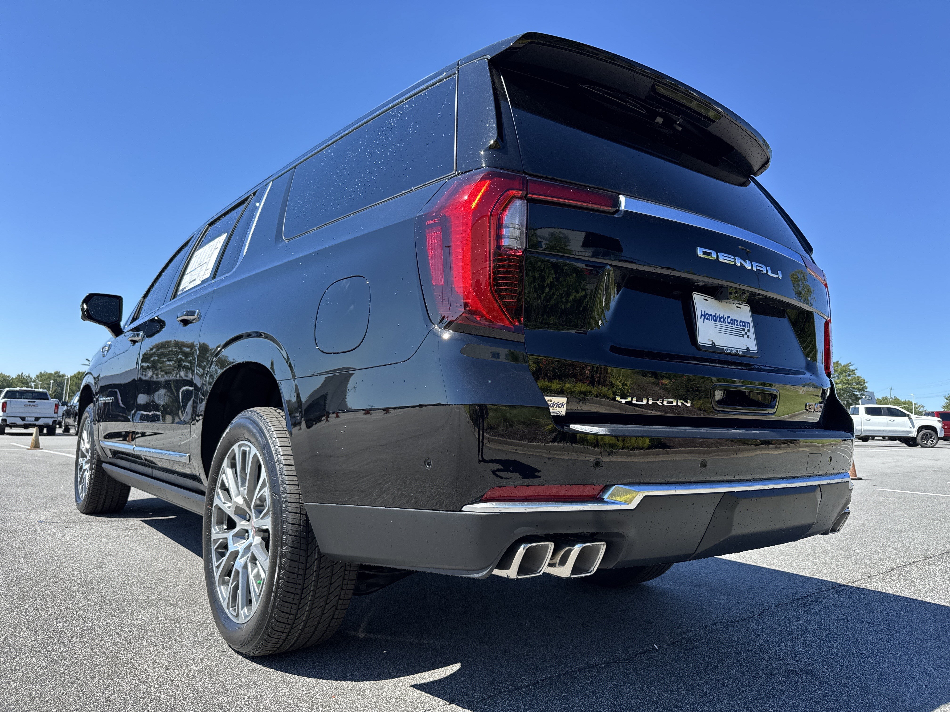 New 2026 GMC Yukon XL Denali w/ Denali Reserve Package RWD image 8