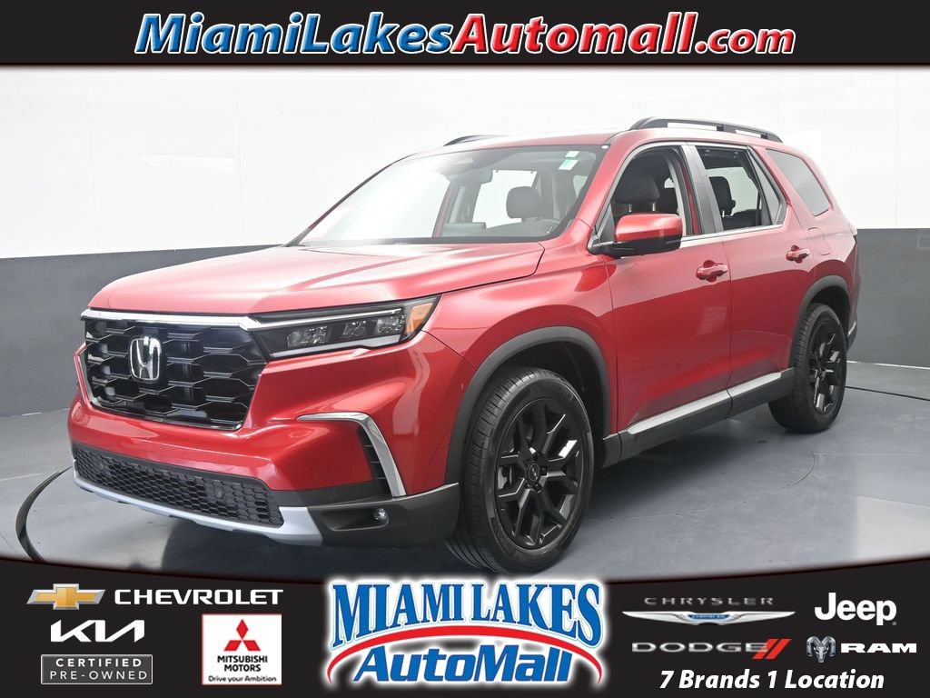 Used 2025 Honda Pilot Touring image 1