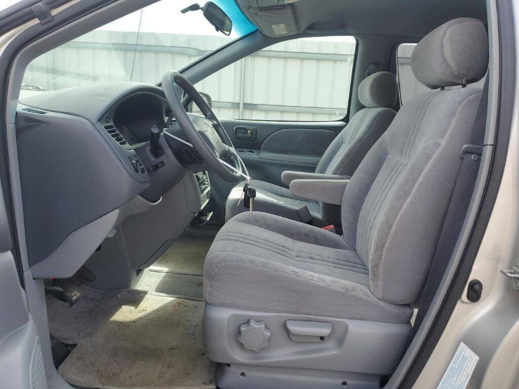 Used 2002 Toyota Sienna LE image 8