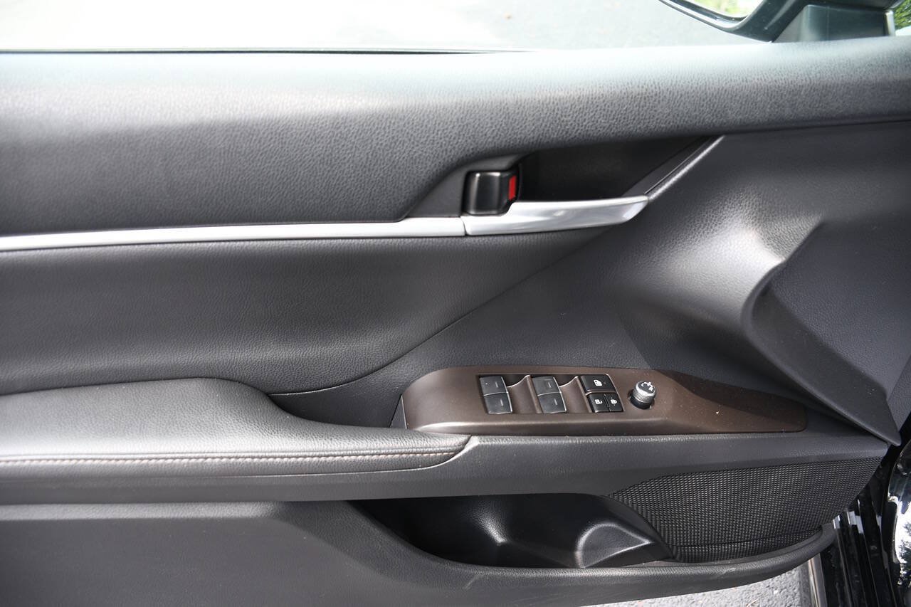 Used 2023 Toyota Camry XSE FWD image 15