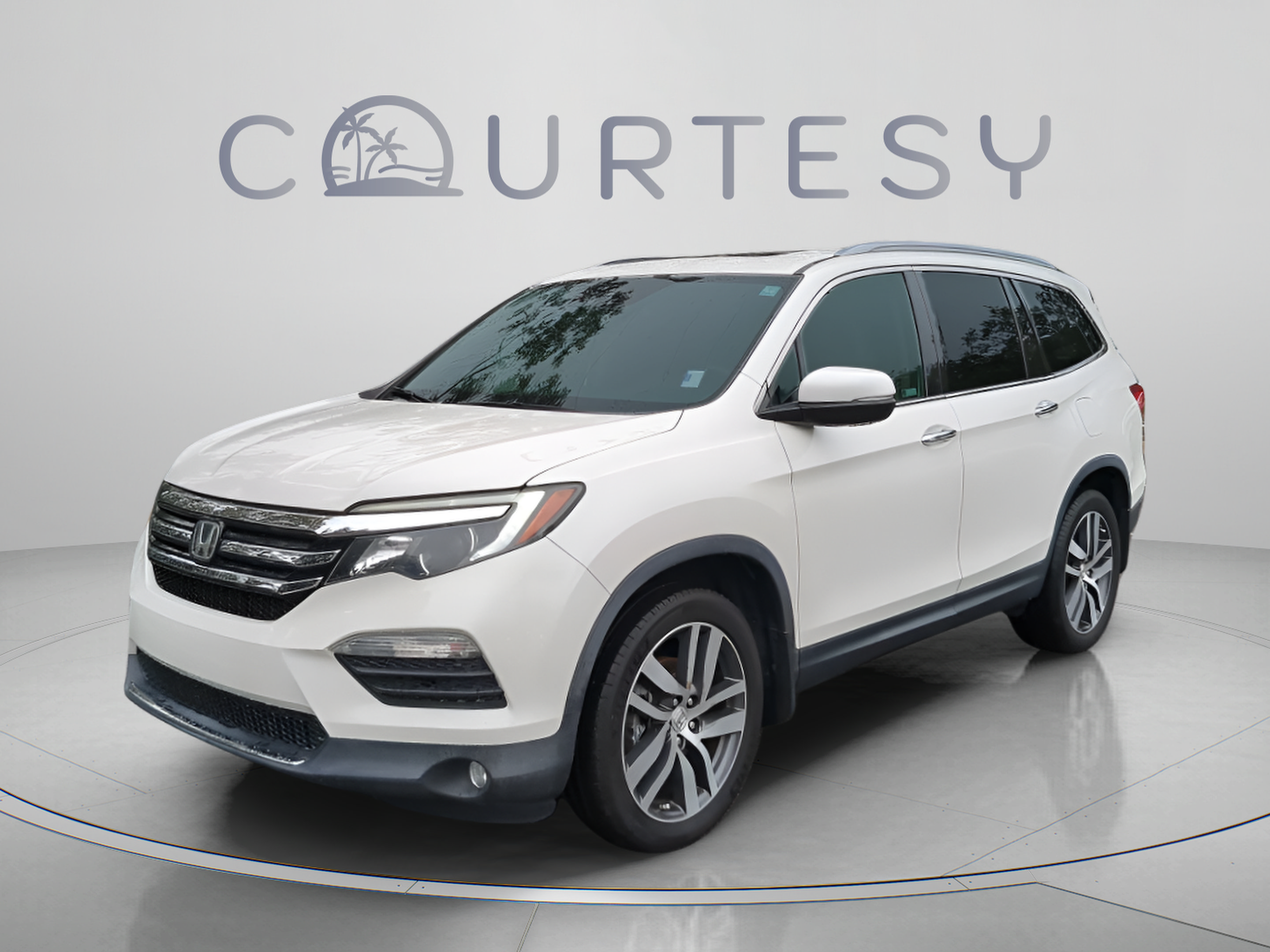 Used 2017 Honda Pilot Touring image 1