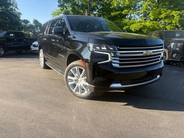 Used 2022 Chevrolet Suburban High Country AWD/4WD image 3