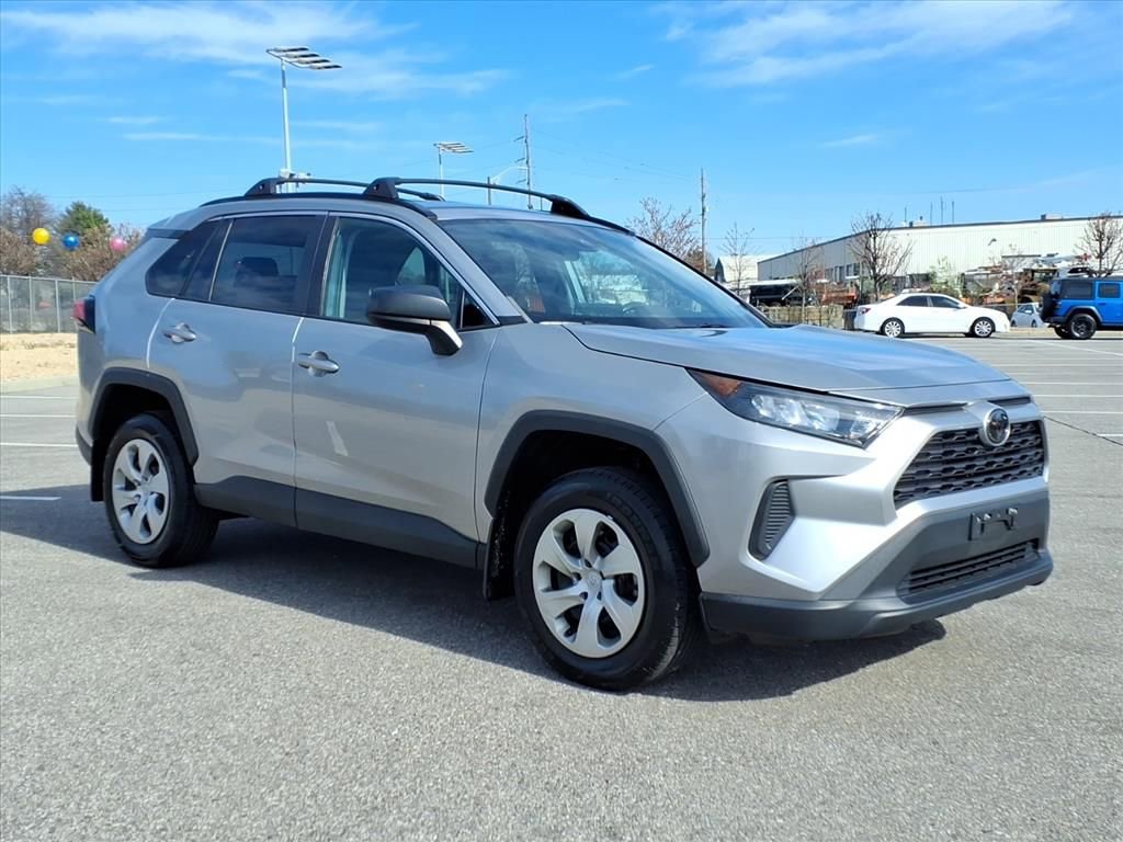 Used 2021 Toyota RAV4 LE FWD image 2