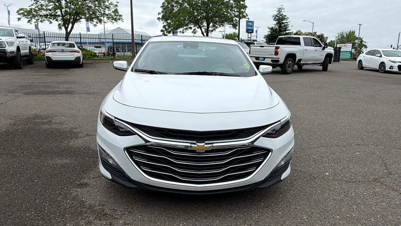 Used 2024 Chevrolet Malibu LT FWD image 2
