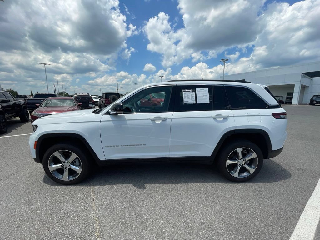 Used 2024 Jeep Grand Cherokee Limited AWD/4WD image 4