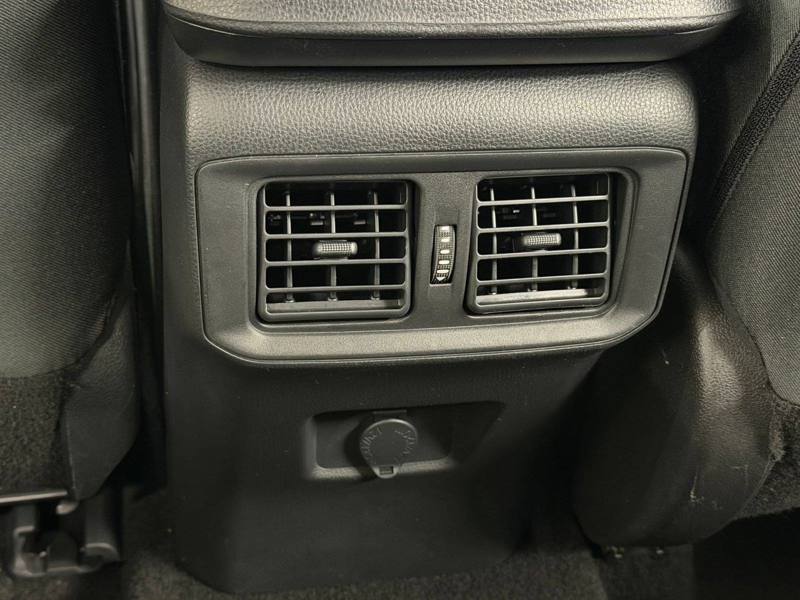 Used 2024 Toyota RAV4 LE AWD/4WD image 26
