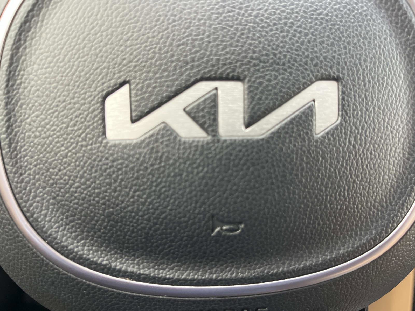 Certified 2024 Kia Carnival LX image 34