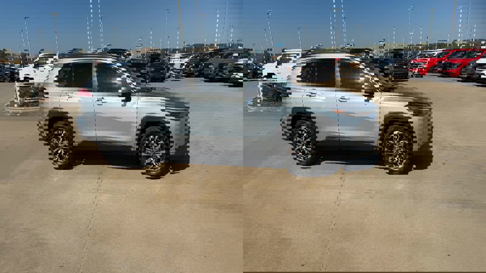 Used 2023 Toyota Corolla Cross XLE image 9