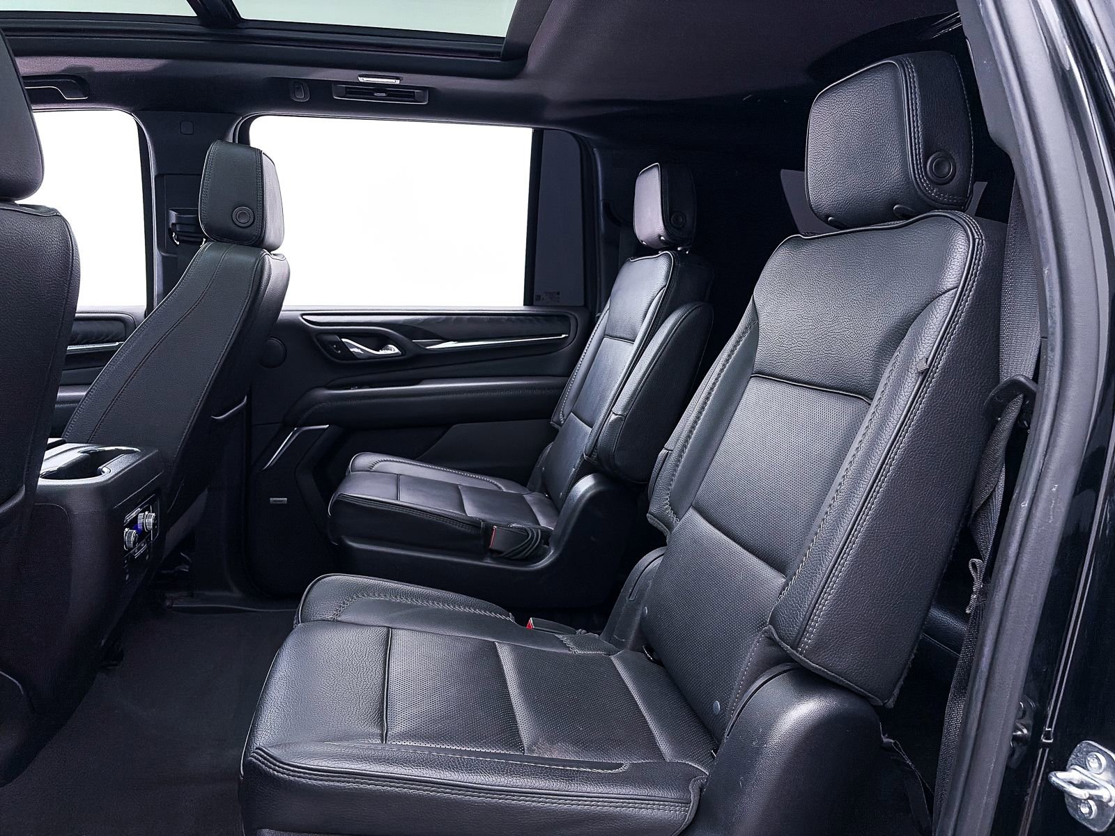 Used 2023 GMC Yukon XL Denali AWD/4WD image 39