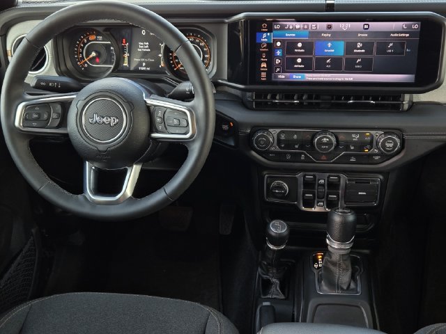 Used 2026 Jeep Wrangler Unlimited Sahara AWD/4WD image 34