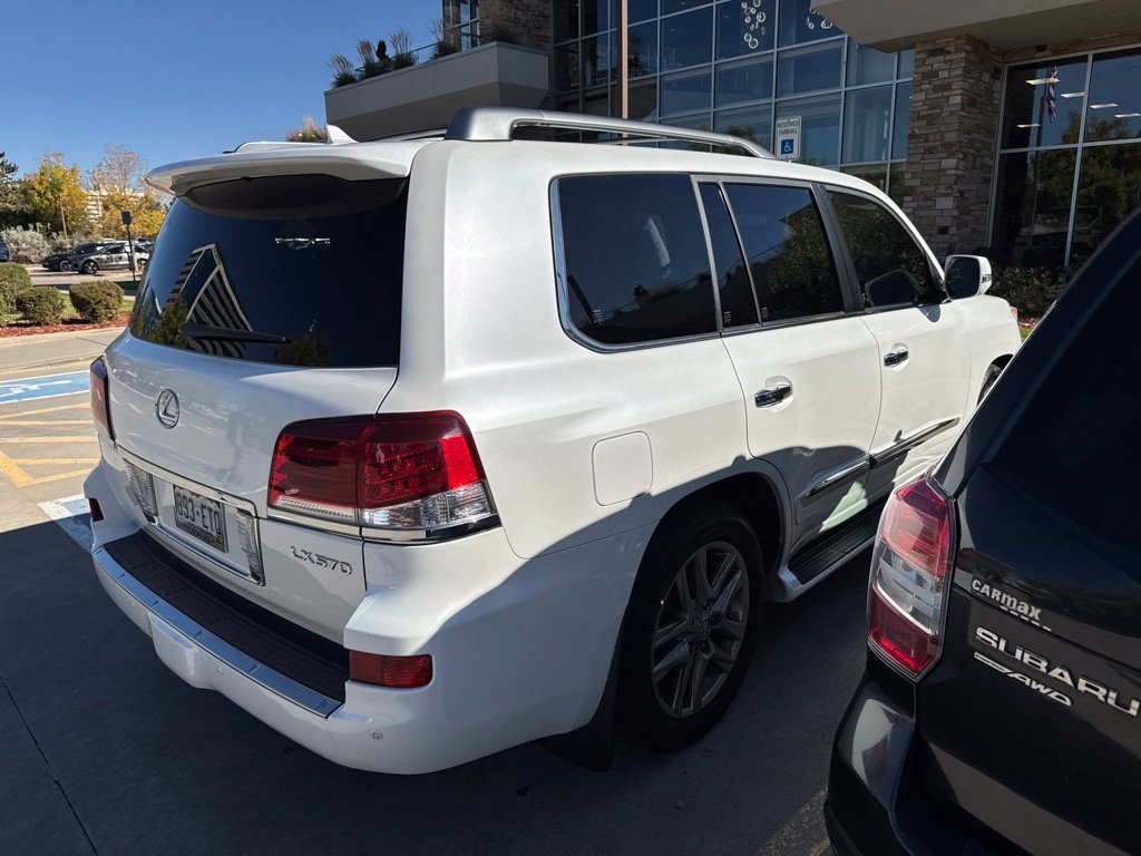 Used 2013 Lexus LX 570 4WD w/ Luxury Pkg w/Pre-crash image 3