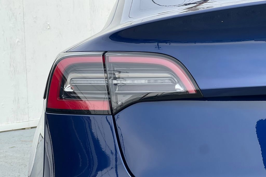Used 2018 Tesla Model 3 Long Range RWD image 24
