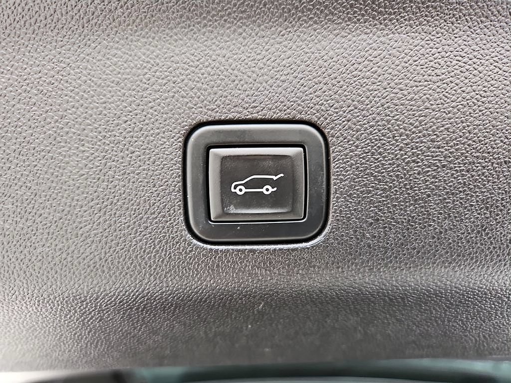 Used 2023 GMC Yukon Denali AWD/4WD image 17