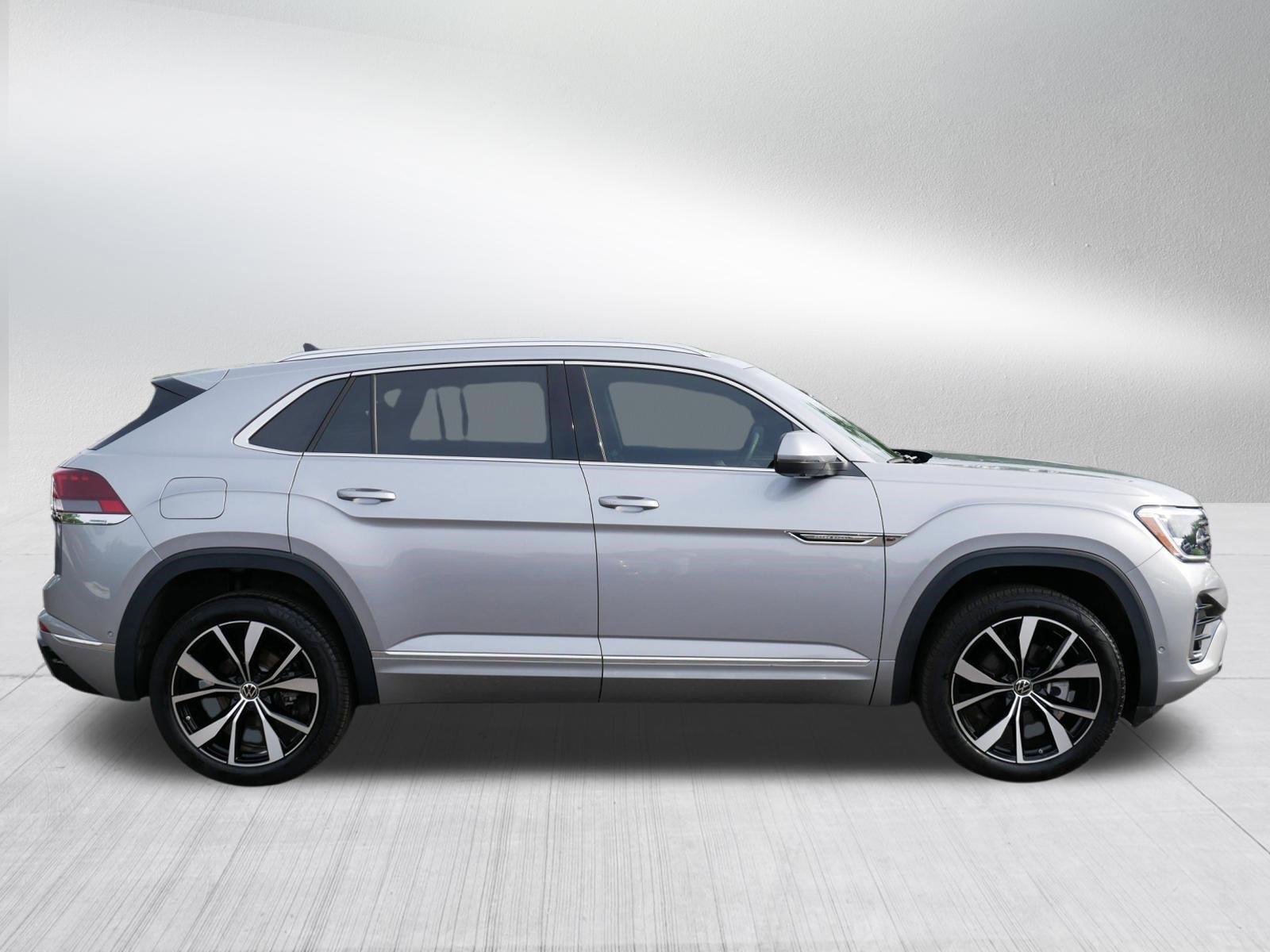 Certified 2025 Volkswagen Atlas Cross Sport SEL Premium R-Line AWD/4WD image 8