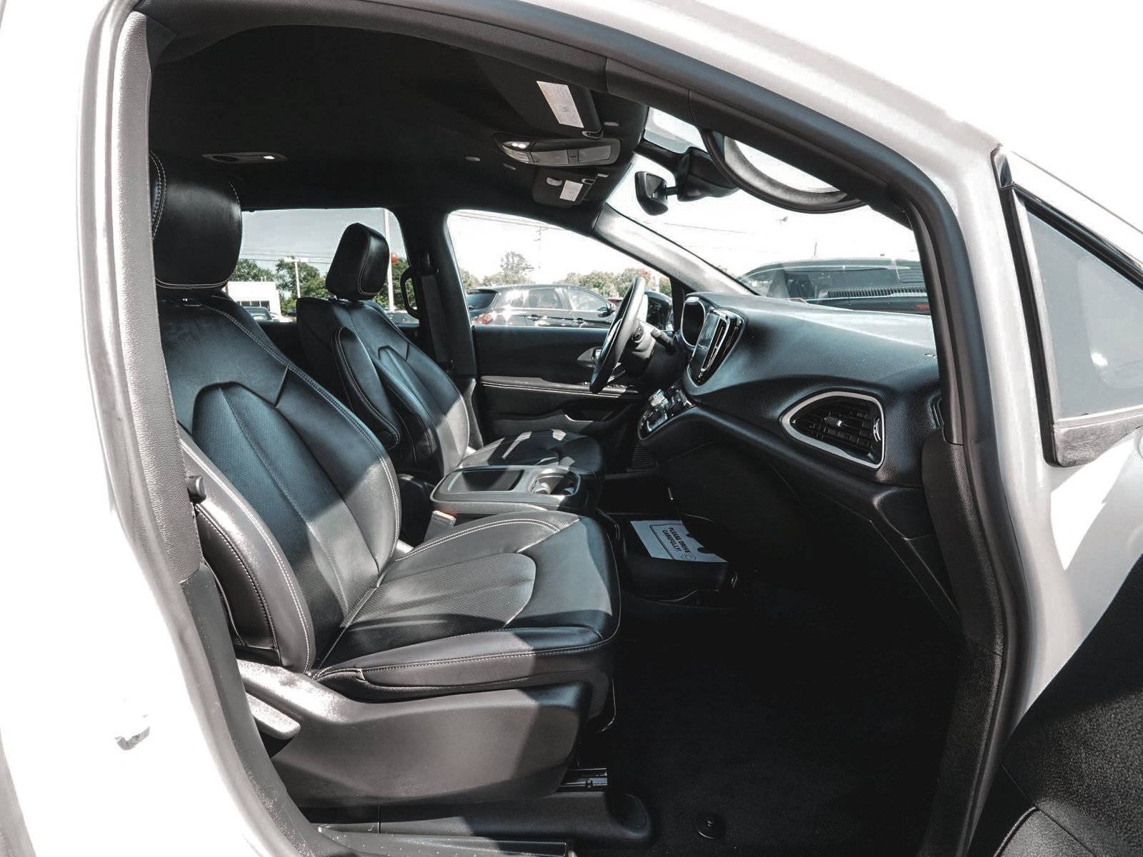 Used 2026 Chrysler Pacifica Select FWD image 25