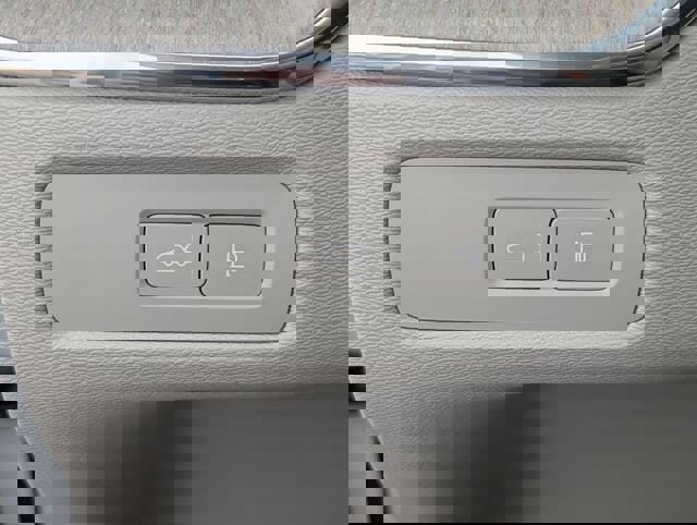 Used 2023 Volvo XC60 T8 Ultimate w/ Climate Package image 24