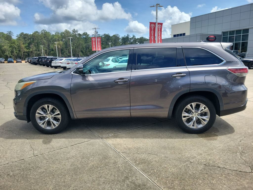 Used 2015 Toyota Highlander Plus FWD video 2