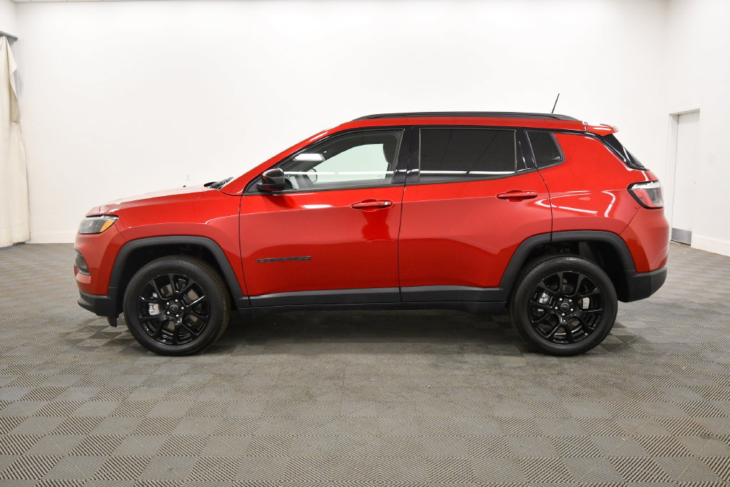 Used 2026 Jeep Compass Latitude AWD/4WD image 4