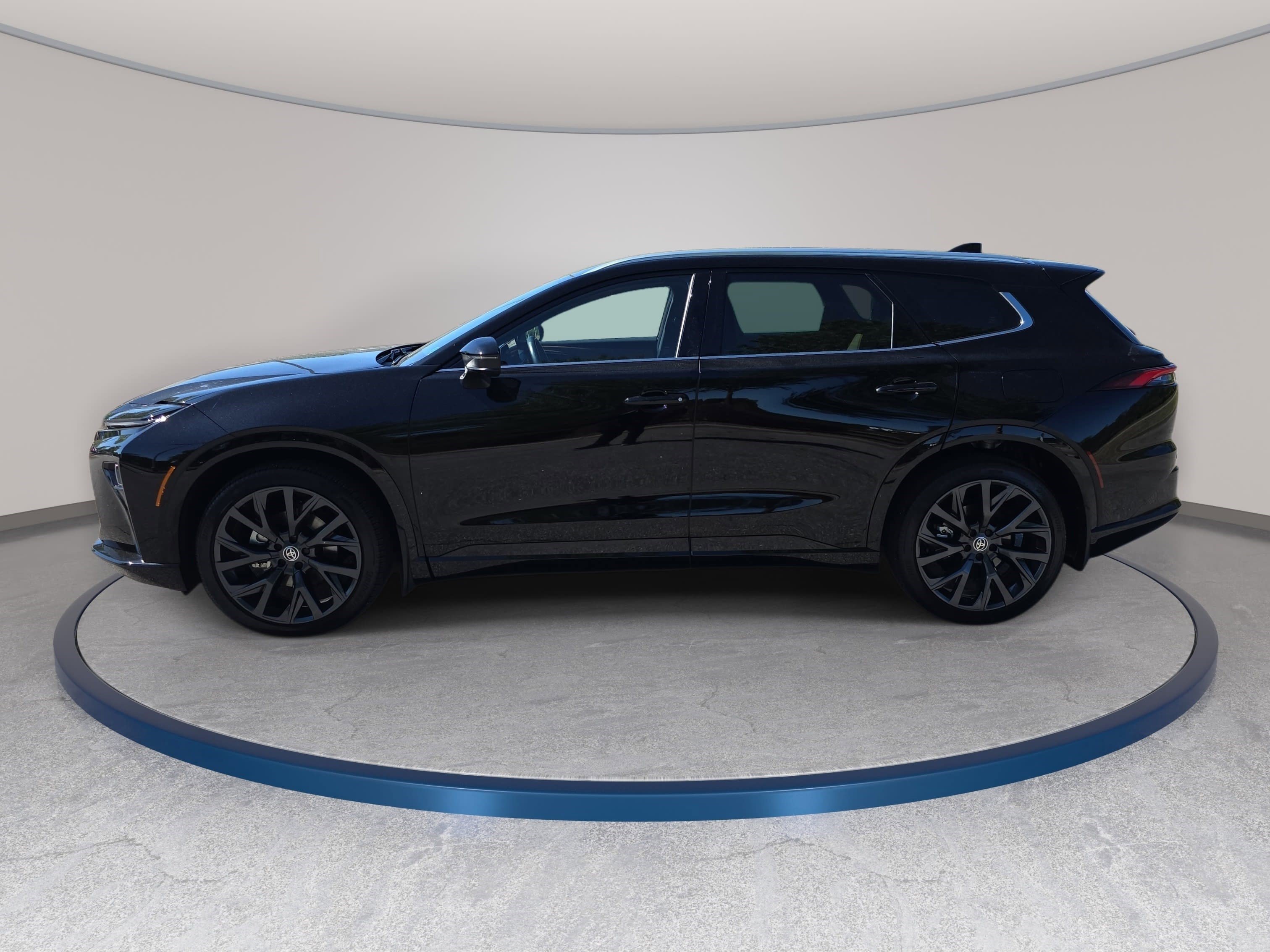 Used 2025 Toyota Crown Signia w/ Advanced Technology Package AWD/4WD image 8