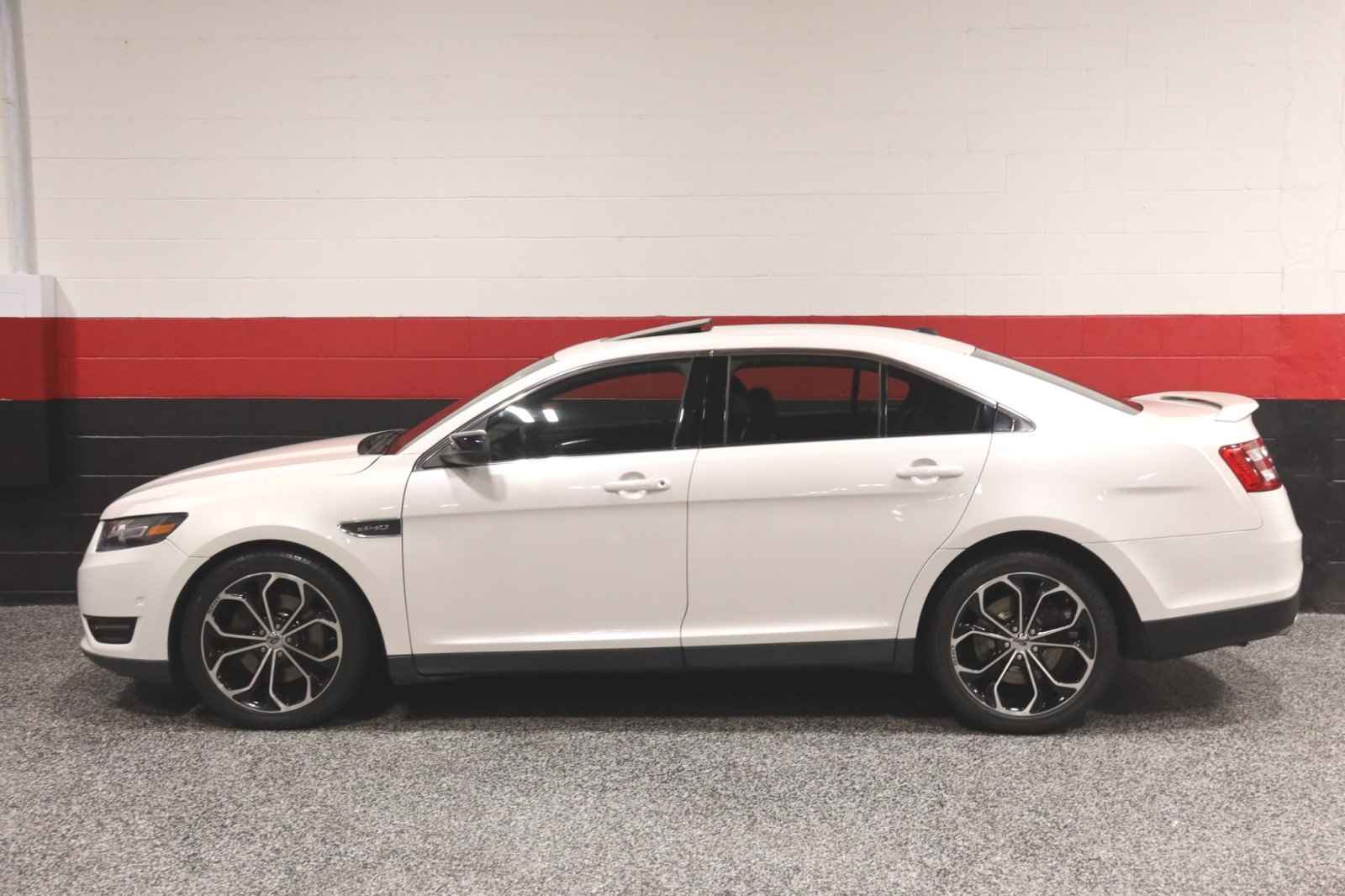 Used 2013 Ford Taurus SHO image 23