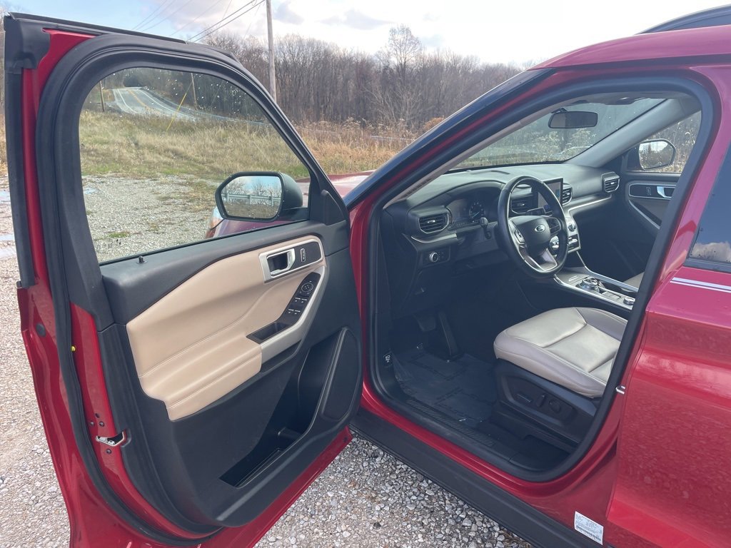 Certified 2022 Ford Explorer XLT w/ Equipment Group 202A image 12