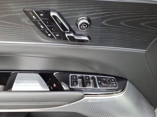 Certified 2025 Cadillac Lyriq Luxury w/ LPO, Floor Liner Package AWD/4WD image 27