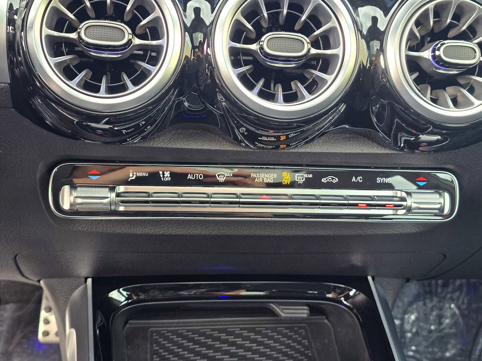 Used 2025 Mercedes-Benz GLB 35 AMG 4MATIC image 29